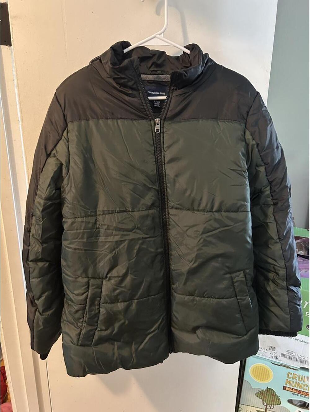 Calvin Klein Jeans green and black youth puffer jacket size XL 18-20.